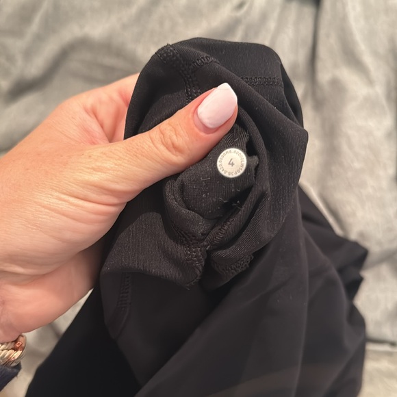 Size 4 Black Lululemon Leggings - Picture 5 of 5
